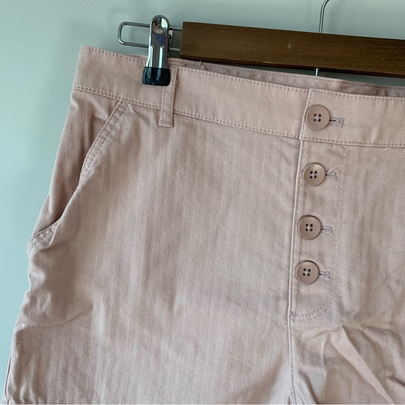 Old Navy High Waisted Shorts - Picture 2 of 4